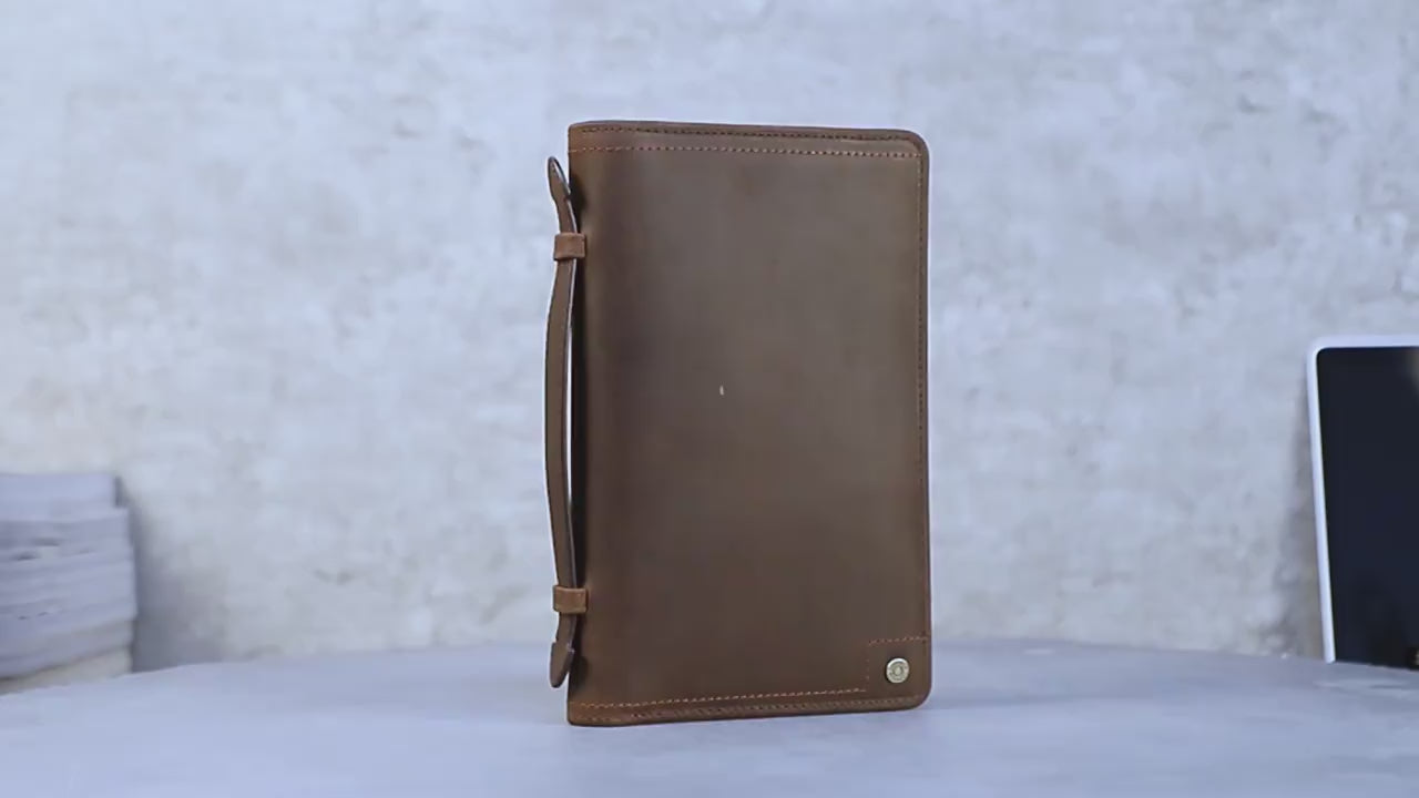 Crazy Horse Leather Family Passport Holder with AirTag Slot – RFID
