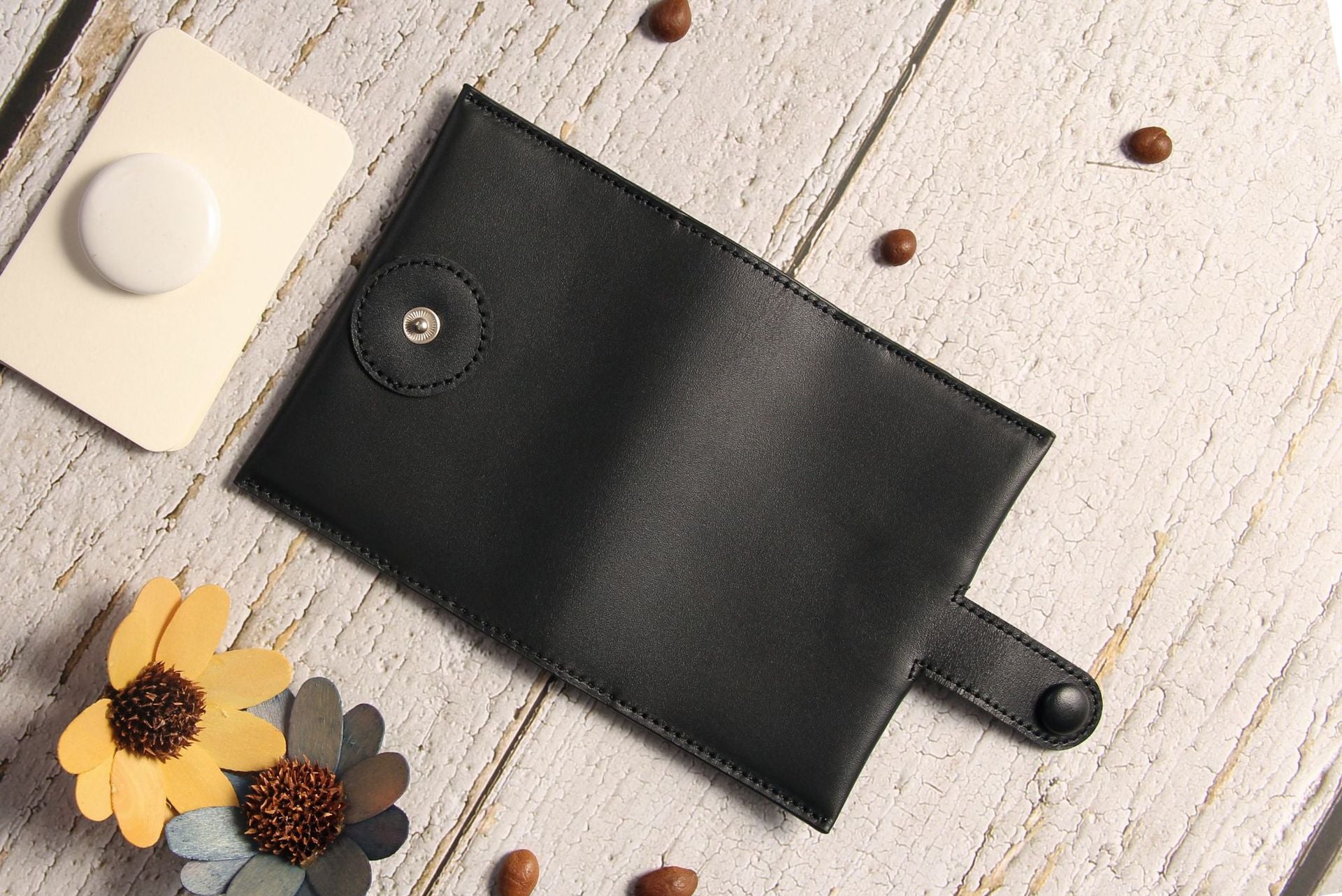 Men's Genuine Leather AirTag Wallet – RFID Blocking with ID Window & Card Storage