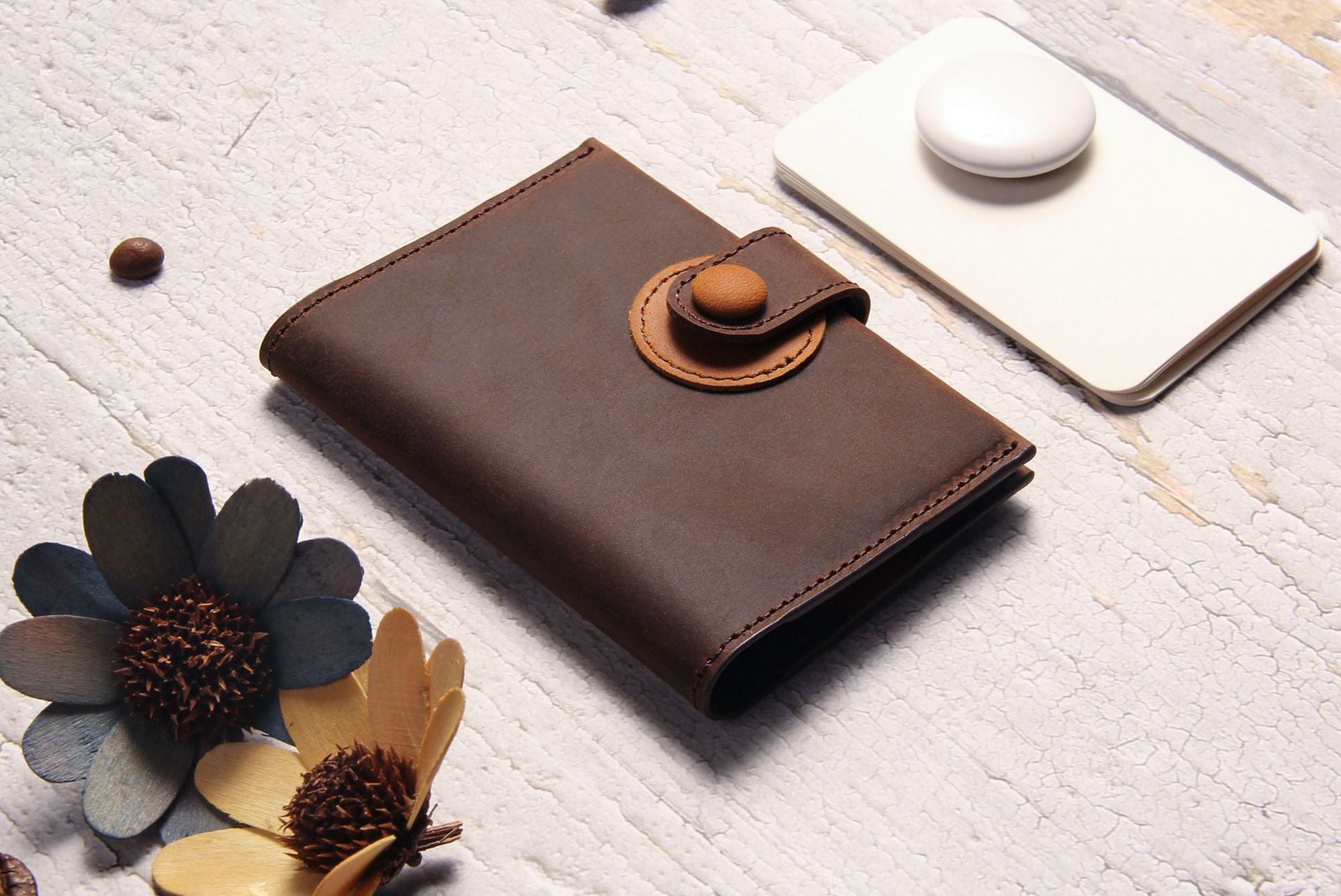 Men's Genuine Leather AirTag Wallet – RFID Blocking with ID Window & Card Storage