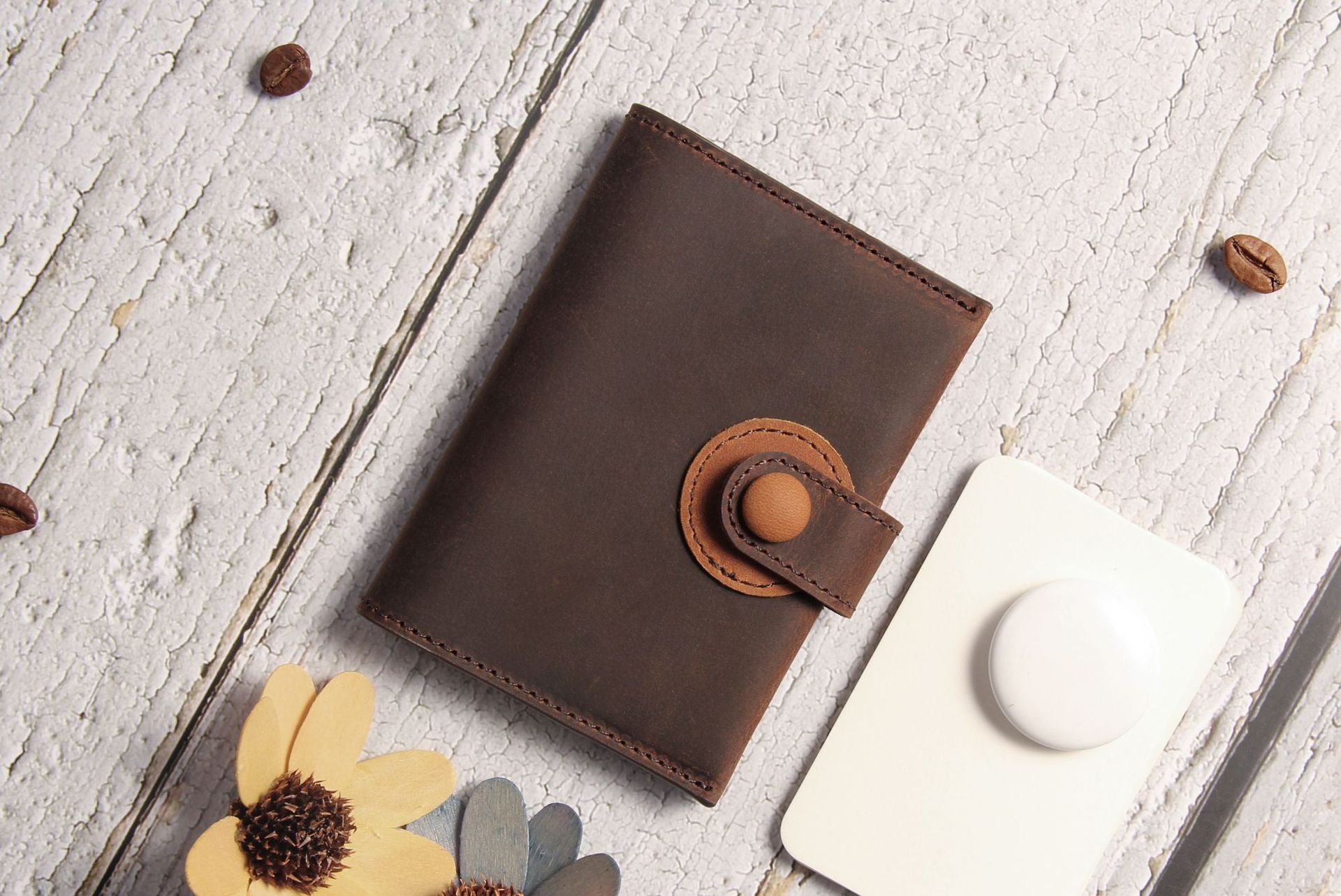 Men's Genuine Leather AirTag Wallet – RFID Blocking with ID Window & Card Storage